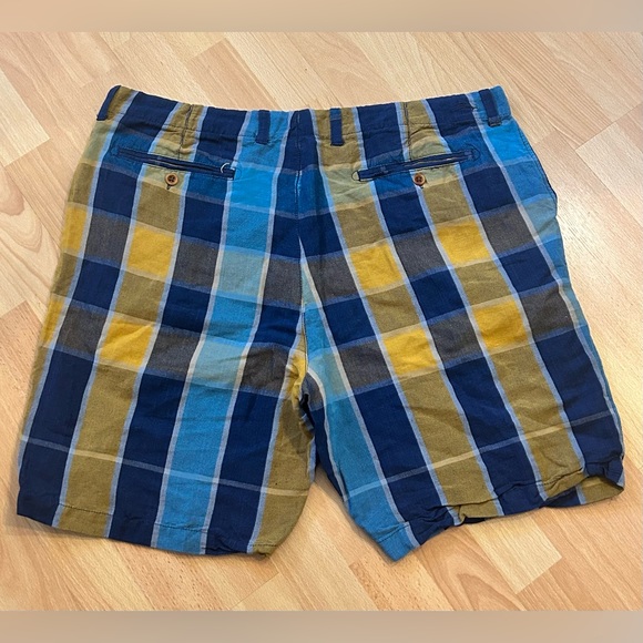 Tommy Bahama shorts - Picture 2 of 4